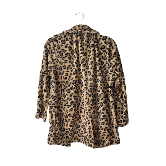 Faux Cheetah Print Large Collared Jacket with Pockets - Picture 2 of 6
